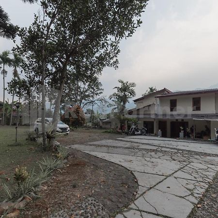 Bens Homestay RedPartner Bogor Exterior foto
